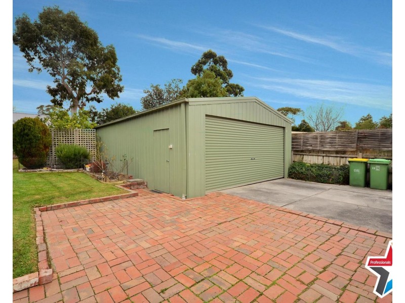 12 Larbert Road, Mooroolbark VIC 3138