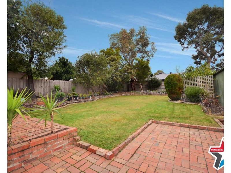 12 Larbert Road, Mooroolbark VIC 3138