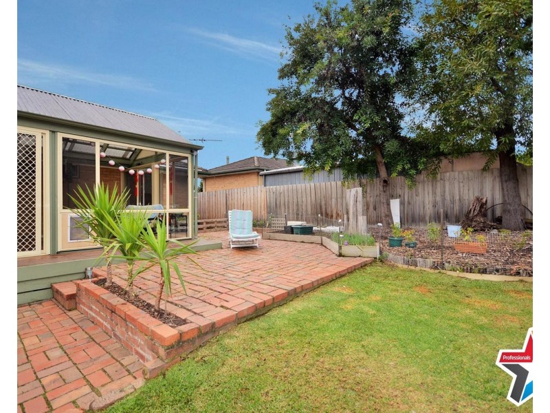 12 Larbert Road, Mooroolbark VIC 3138