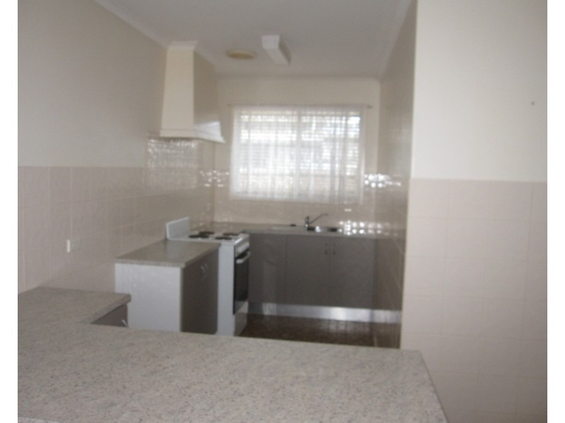 2/33 Hopetoun Avenue, Morwell VIC 3840