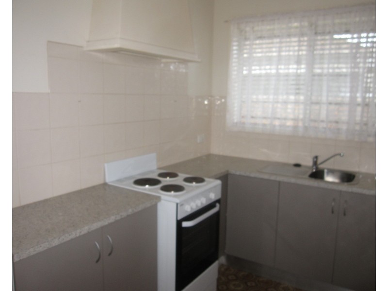 2/33 Hopetoun Avenue, Morwell VIC 3840