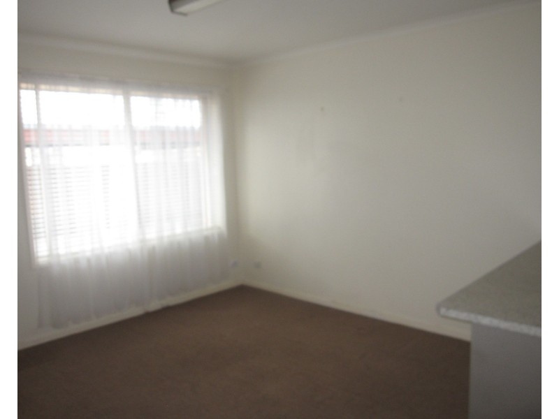 2/33 Hopetoun Avenue, Morwell VIC 3840