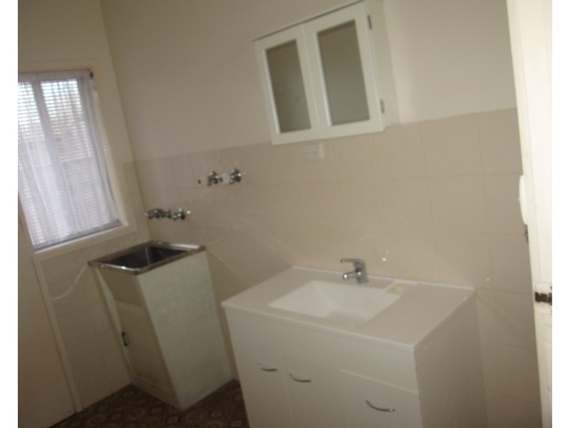 2/33 Hopetoun Avenue, Morwell VIC 3840