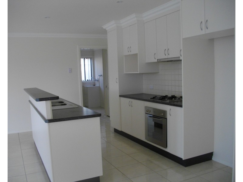 2/9 Carlyle Court, Morwell VIC 3840