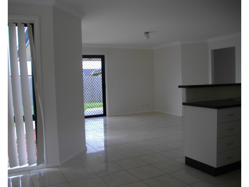 2/9 Carlyle Court, Morwell VIC 3840