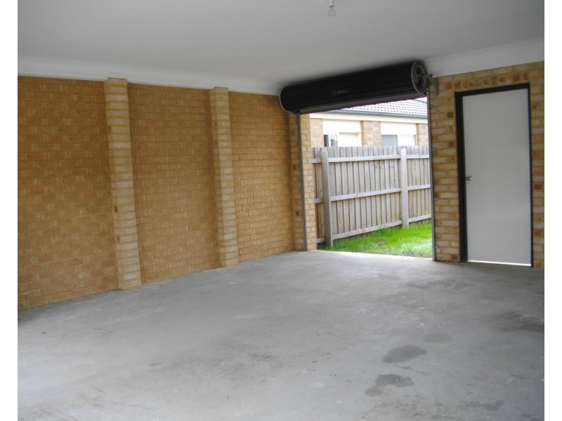 2/9 Carlyle Court, Morwell VIC 3840