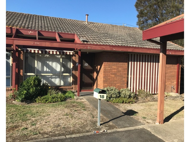 18 Cove Place, Morwell VIC 3840