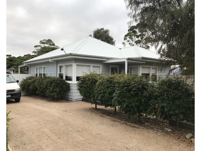 17 Broughton Avenue, Cowes VIC 3922