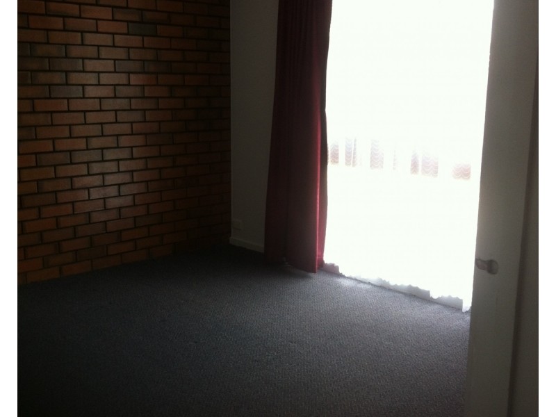 2/11 Hyland Street, Moe VIC 3825