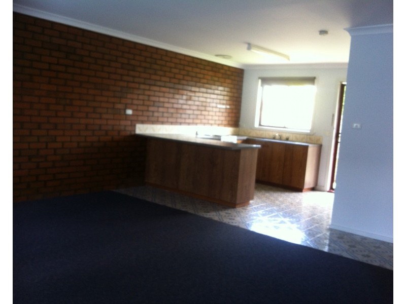 2/11 Hyland Street, Moe VIC 3825