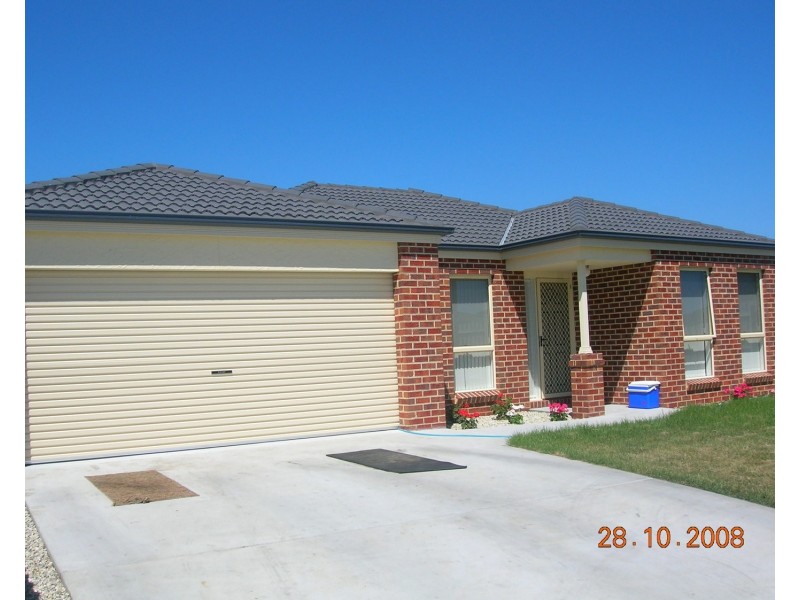 2/9 Carlyle Court, Morwell VIC 3840