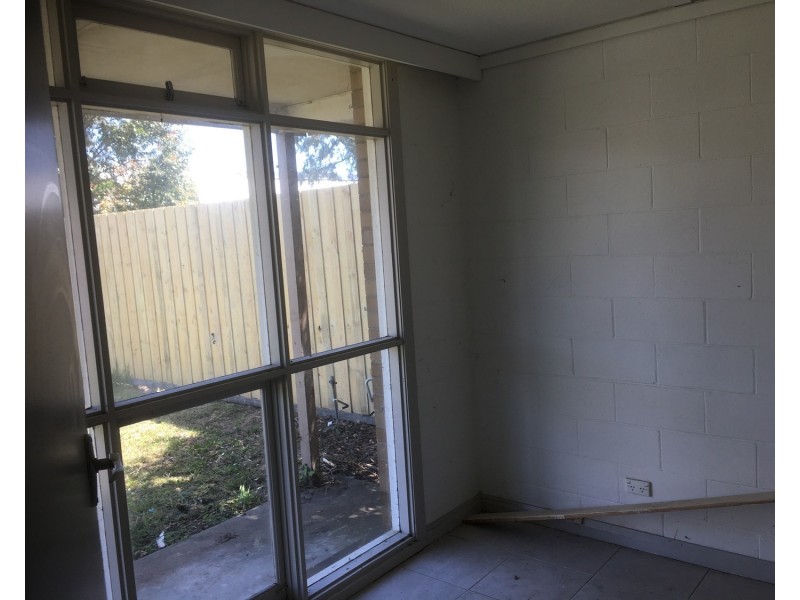 1/17 Hopetoun Avenue, Morwell VIC 3840