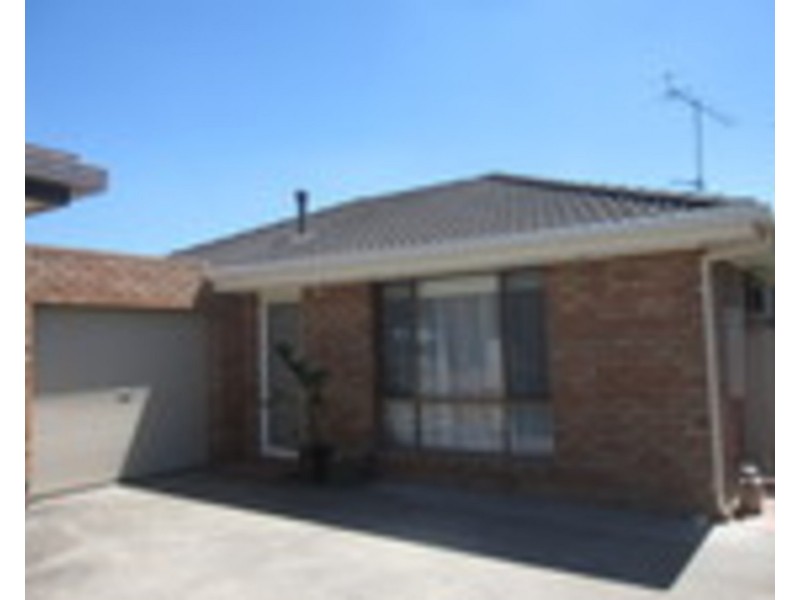 2/70 Bellarine Circle, Morwell VIC 3840