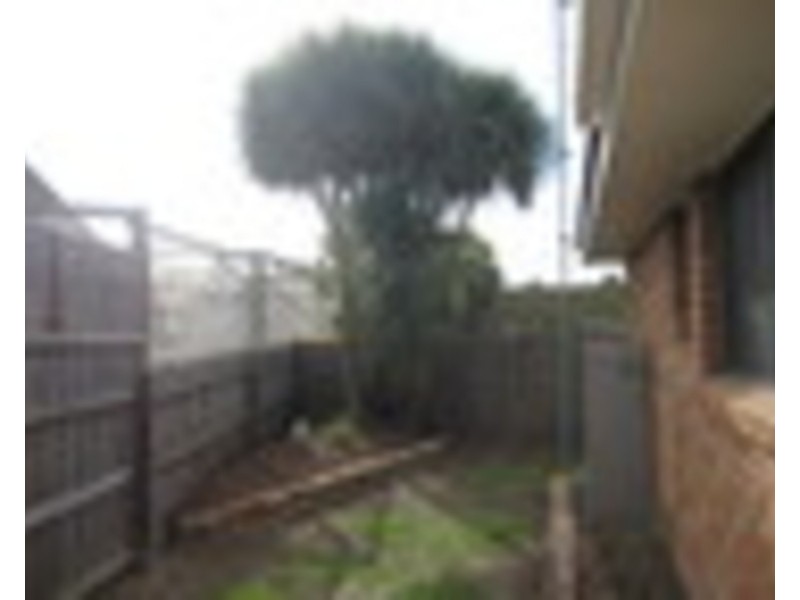 2/70 Bellarine Circle, Morwell VIC 3840
