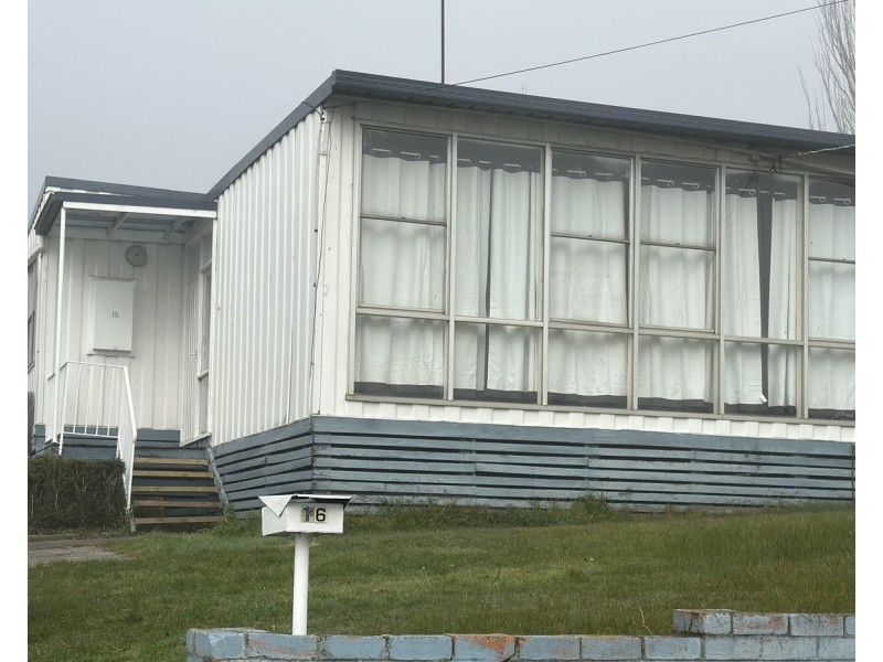 16 Dunbar Avenue, Morwell VIC 3840