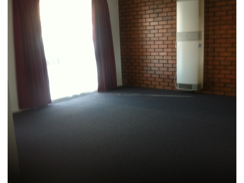 2/11 Hyland Street, Moe VIC 3825