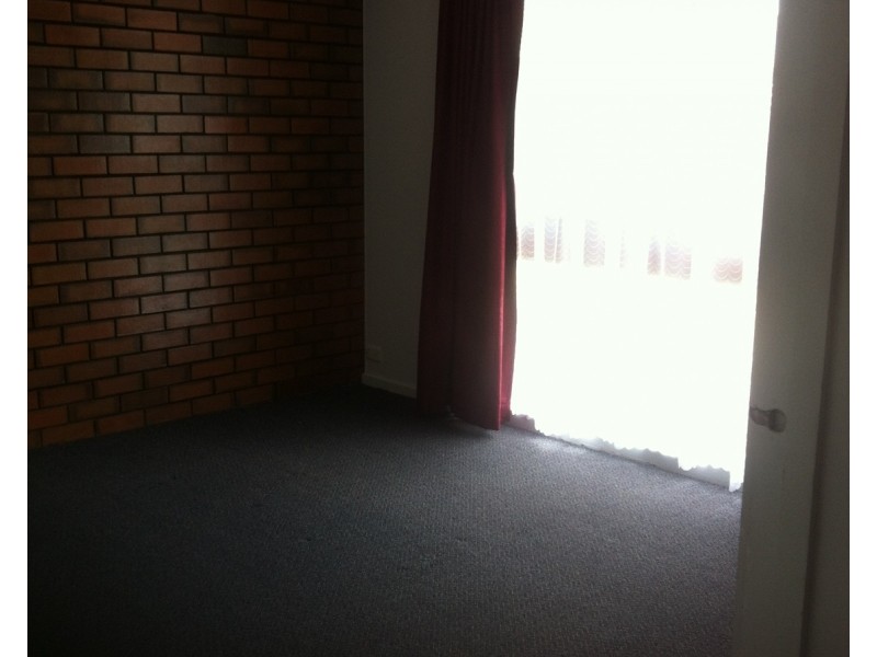 2/11 Hyland Street, Moe VIC 3825