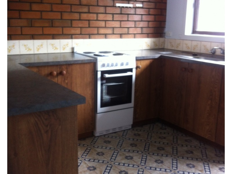 2/11 Hyland Street, Moe VIC 3825