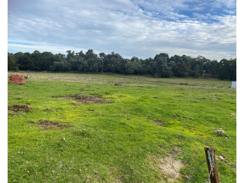 23 Thompsons Road, Newborough VIC 3825