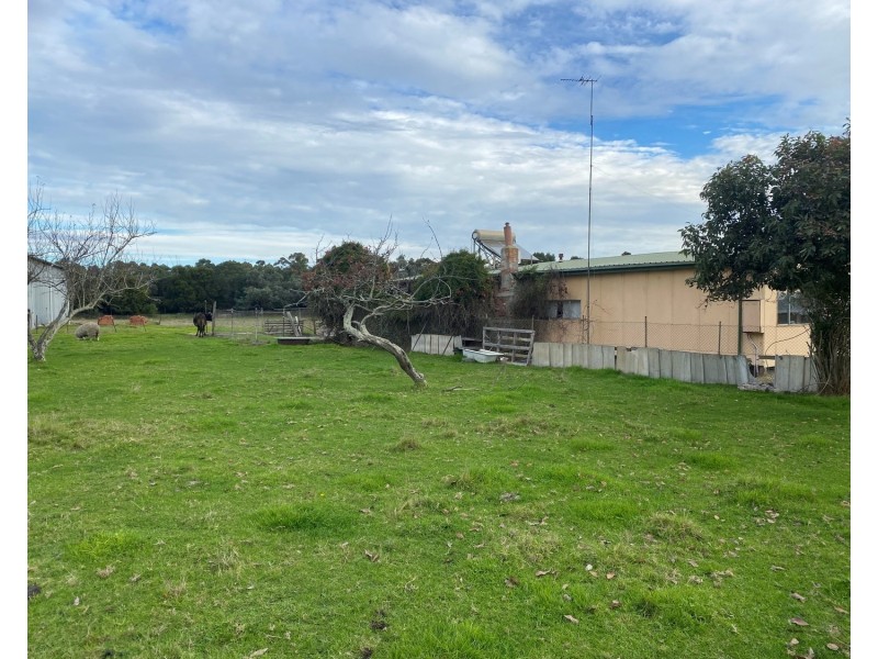 23 Thompsons Road, Newborough VIC 3825