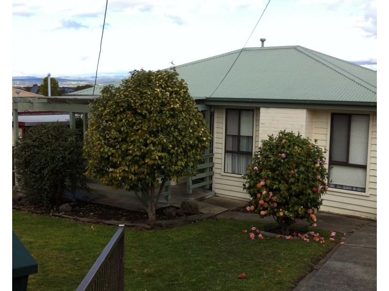 24 Barry Street, Morwell VIC 3840