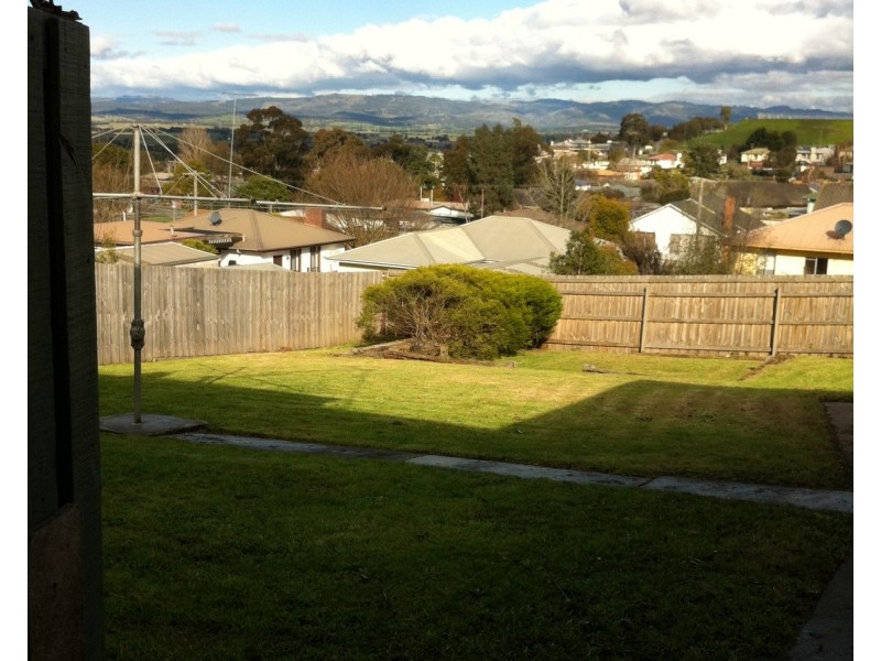 24 Barry Street, Morwell VIC 3840