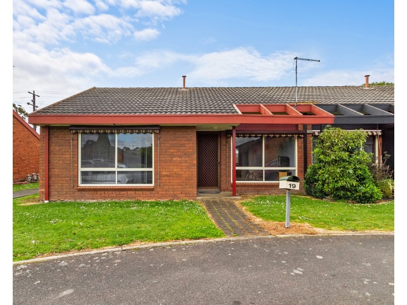 19 Cove Place, Morwell VIC 3840