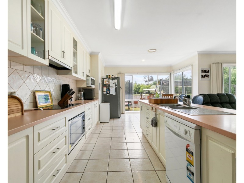 13 Palm Grove, Morwell VIC 3840