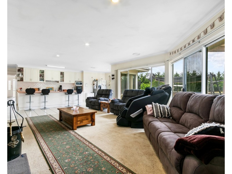 13 Palm Grove, Morwell VIC 3840