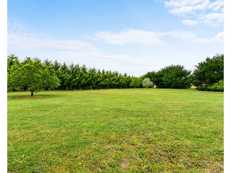 13 Palm Grove, Morwell VIC 3840