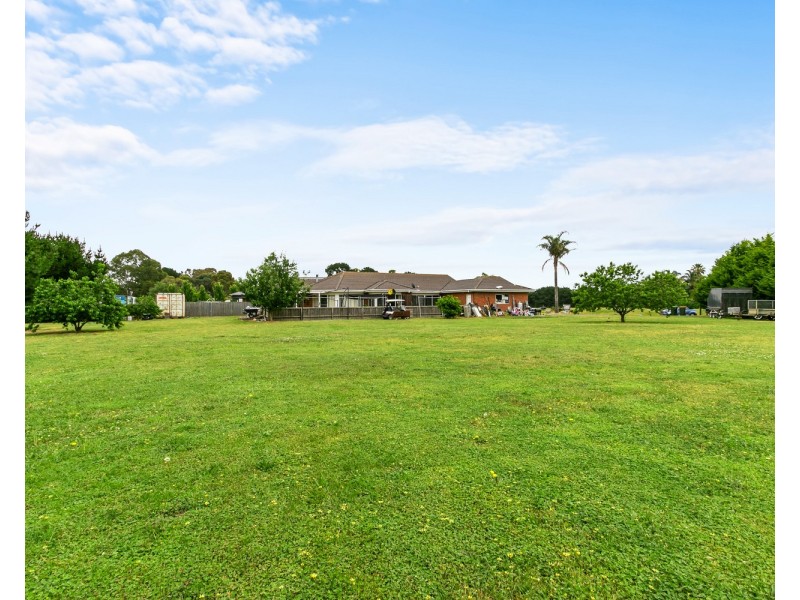 13 Palm Grove, Morwell VIC 3840