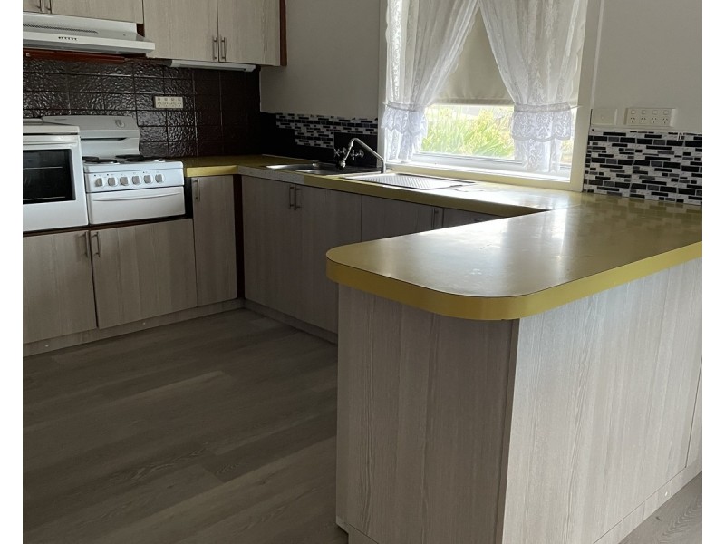 8 Ford Avenue, Newborough VIC 3825