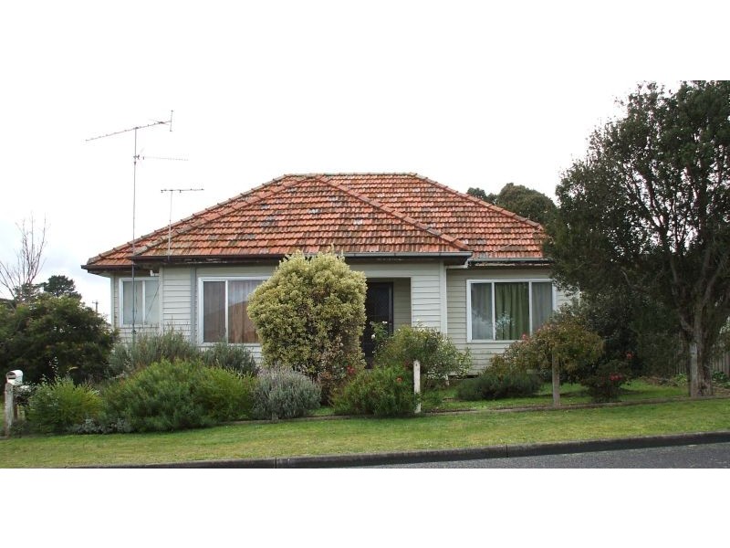 11 Peacock Street, Mirboo North VIC 3871
