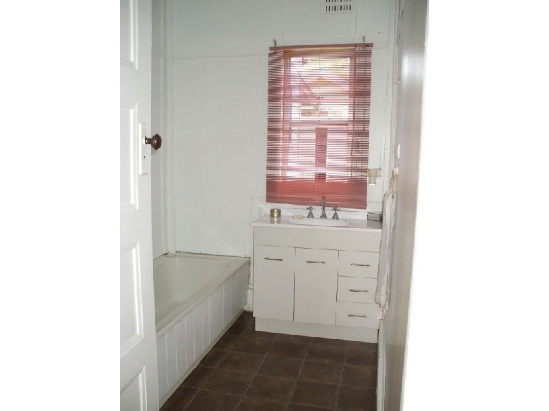 11 Peacock Street, Mirboo North VIC 3871