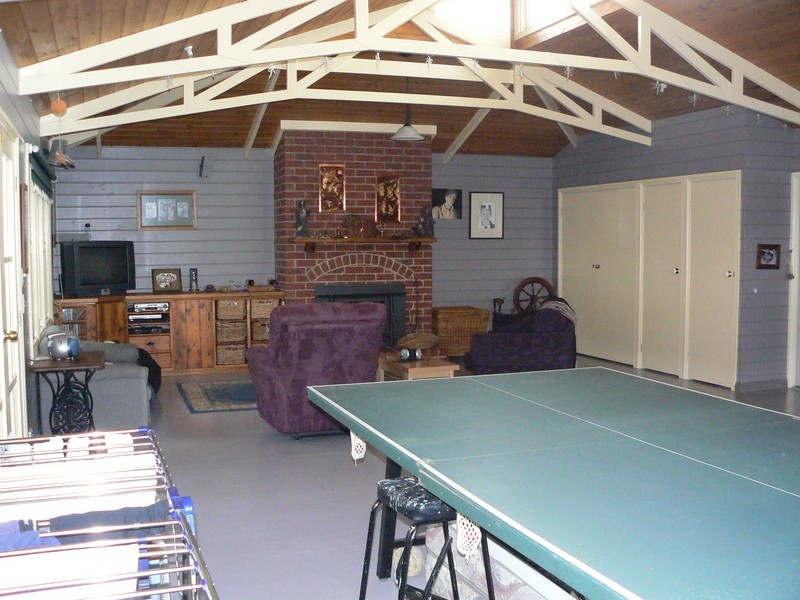 16 Giles Street, Mirboo North VIC 3871