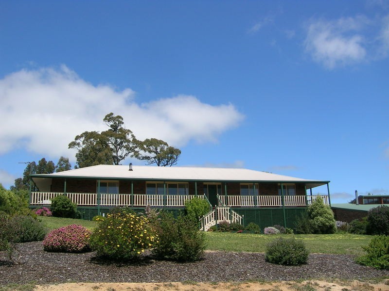 48 Wells Road, Mirboo North VIC 3871
