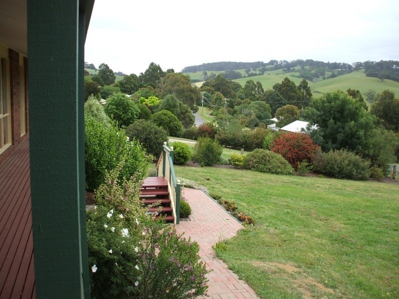 48 Wells Road, Mirboo North VIC 3871