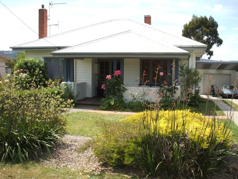 27 Couper Street, Mirboo North VIC 3871