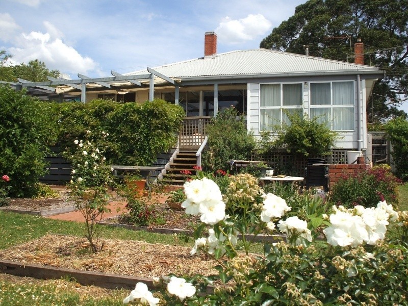 27 Couper Street, Mirboo North VIC 3871