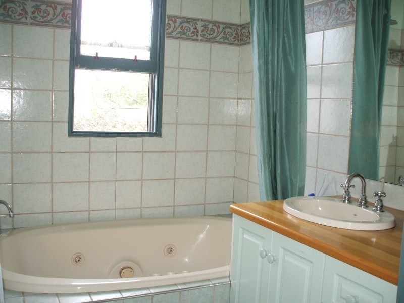 27 Couper Street, Mirboo North VIC 3871