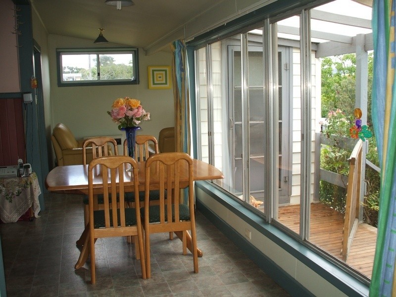 27 Couper Street, Mirboo North VIC 3871