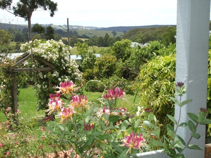 27 Couper Street, Mirboo North VIC 3871