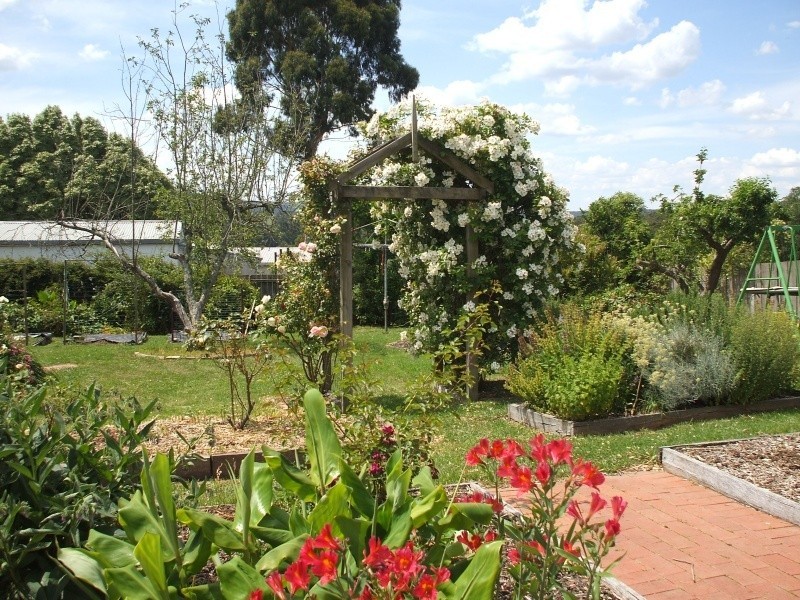 27 Couper Street, Mirboo North VIC 3871