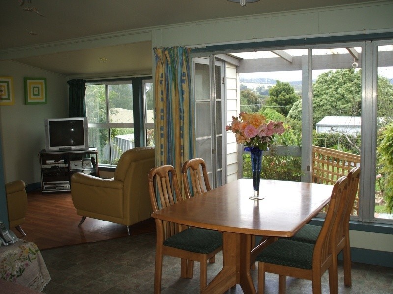 27 Couper Street, Mirboo North VIC 3871