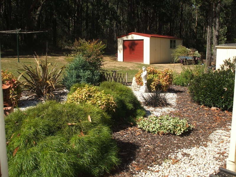 20 Golf Links Drive, Mirboo North VIC 3871