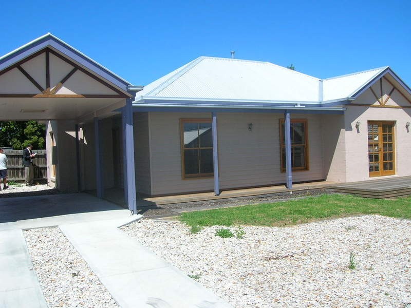 2/4 Victor Street, Morwell VIC 3840