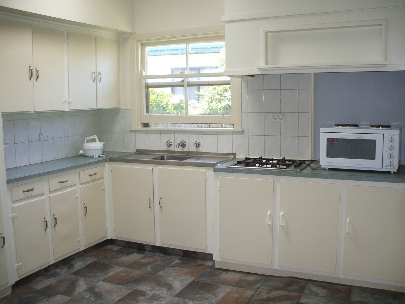 10 Inglis Avenue, Mirboo North VIC 3871