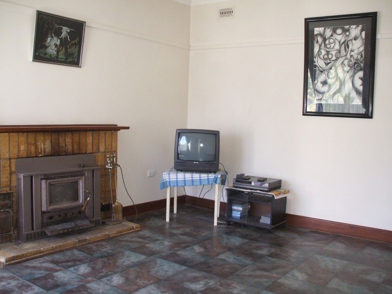 10 Inglis Avenue, Mirboo North VIC 3871