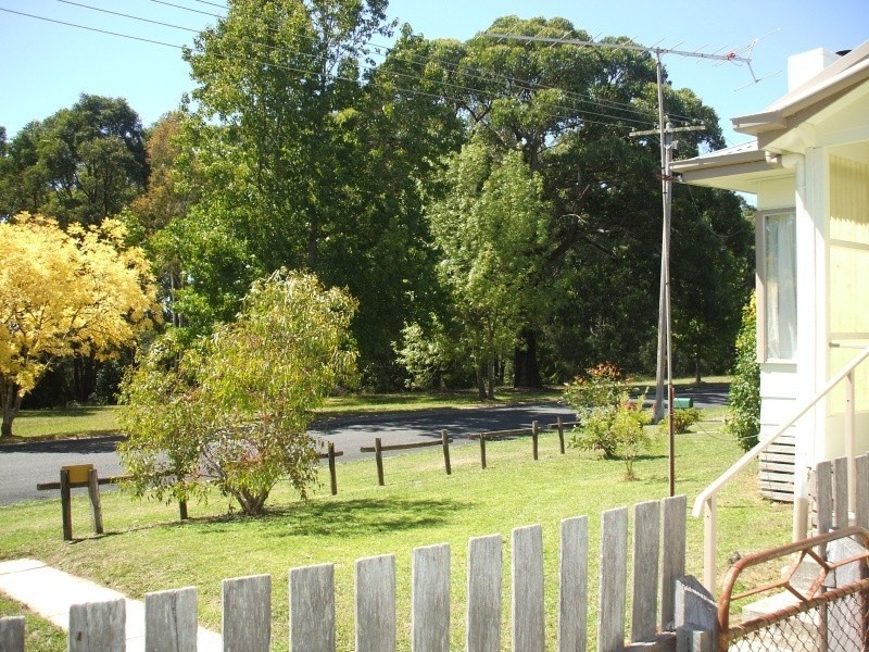 10 Inglis Avenue, Mirboo North VIC 3871