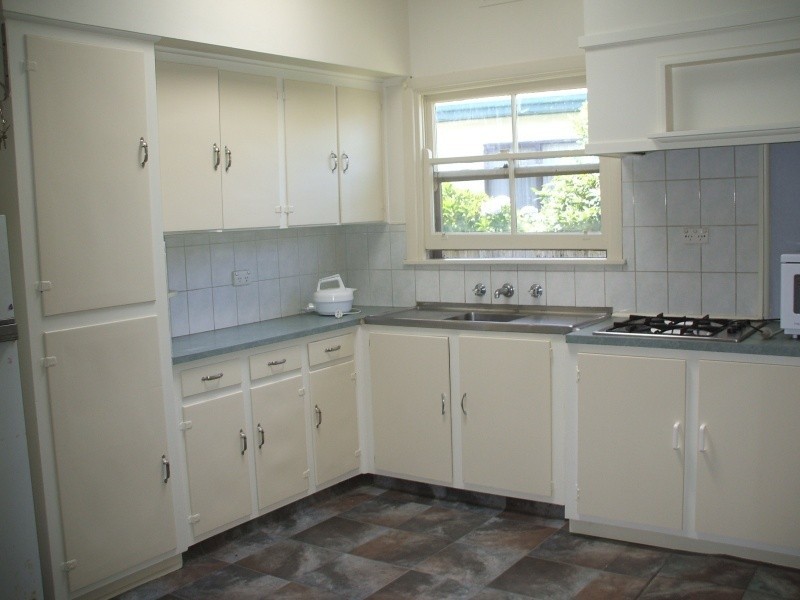 10 Inglis Avenue, Mirboo North VIC 3871